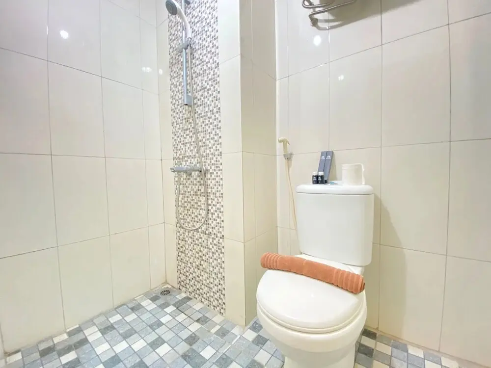 Бандунг: Modern and Comfy Studio Room at Grand Asia Afrika Apartment