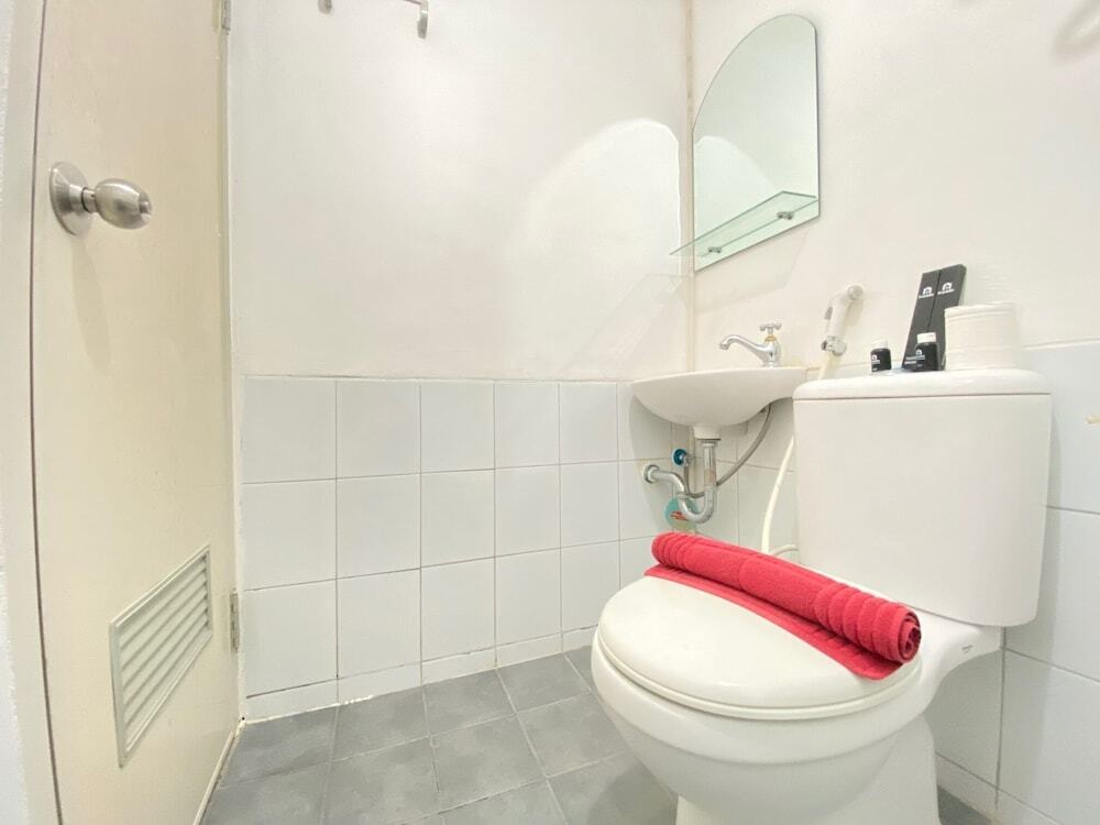 Бандунг: Cozy Studio Room at Grand Asia Afrika Apartment