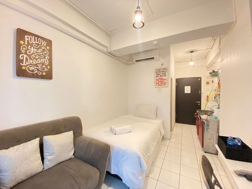 Бандунг: Cozy Studio Room at Grand Asia Afrika Apartment