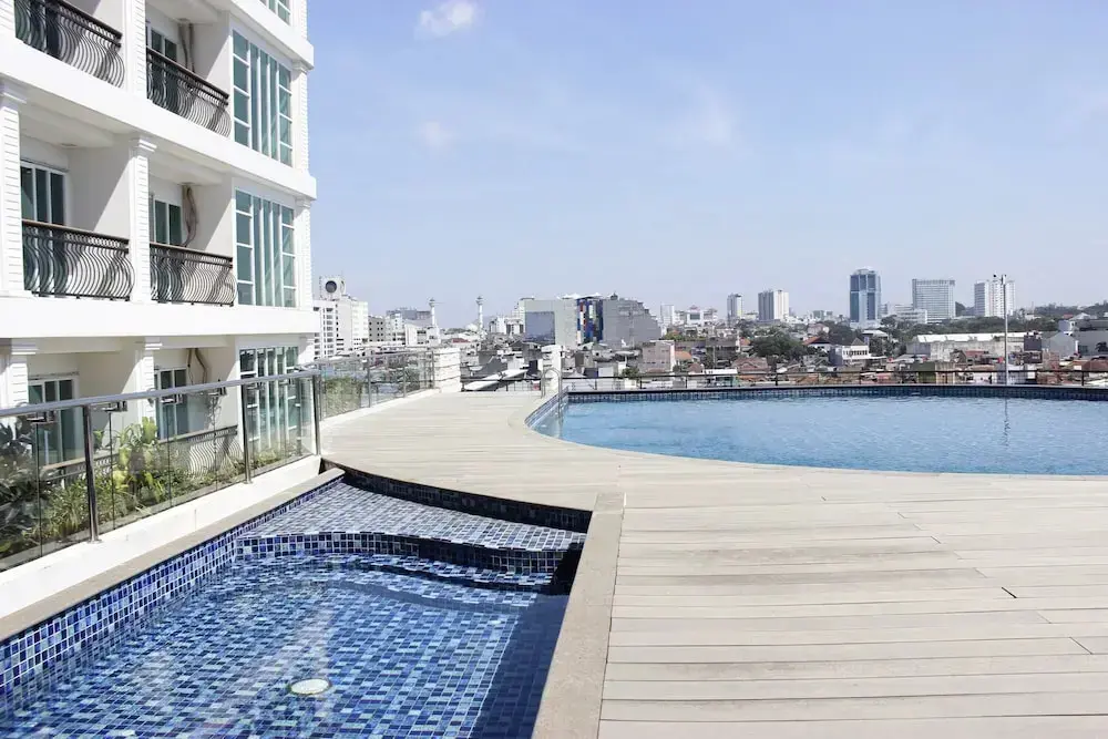 Бандунг: Modern and Spacious Studio Room at Green Kosambi Apartment