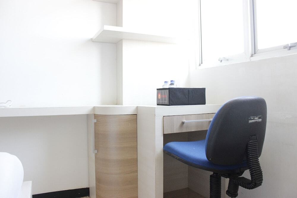 Бандунг: Minimalist Studio Apartment at The Suite @Metro