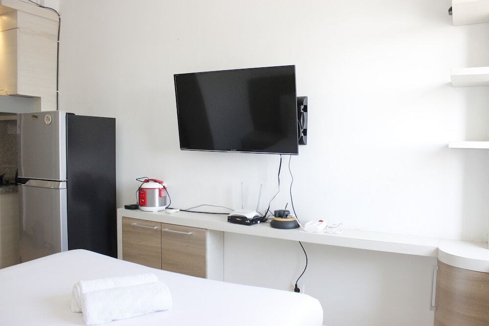 Бандунг: Minimalist Studio Apartment at The Suite @Metro