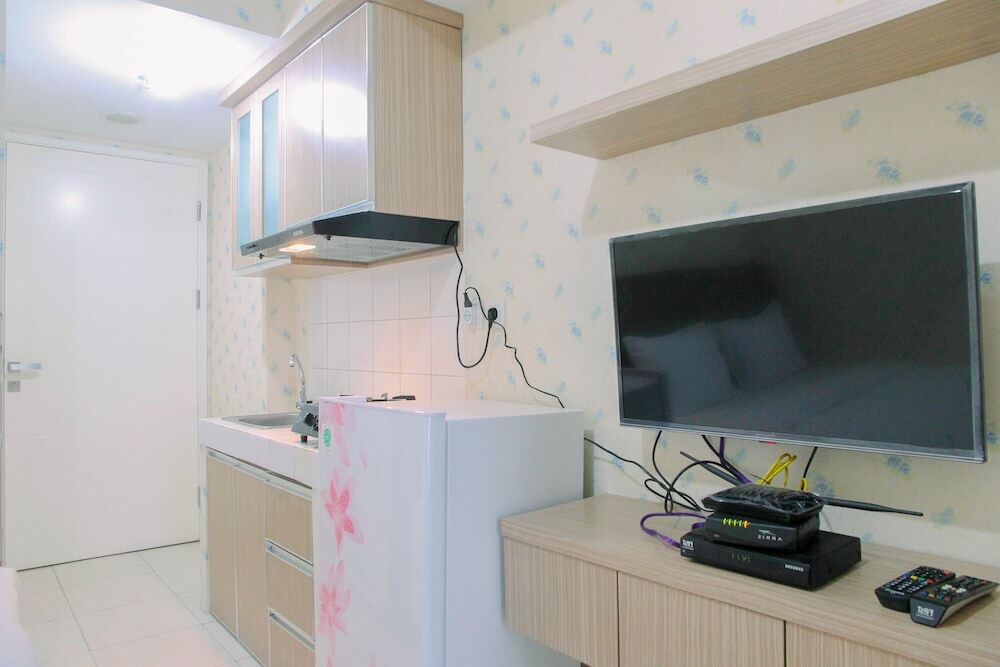 Бекаси: Modern Furnished Studio at Springlake Summarecon Bekasi Apartment