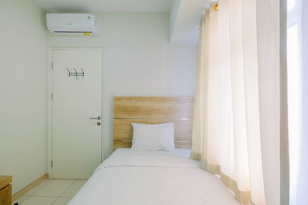 Бекаси: Modern and Comfortable 2BR Springlake Summarecon Bekasi Apartment
