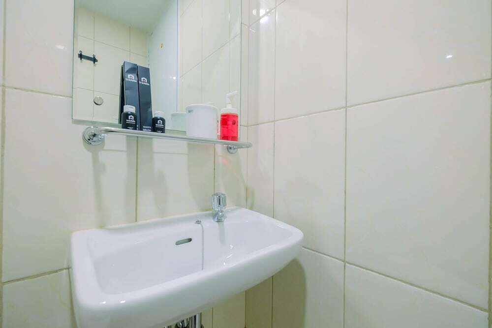 Бекаси: Modern and Comfortable 2BR Springlake Summarecon Bekasi Apartment