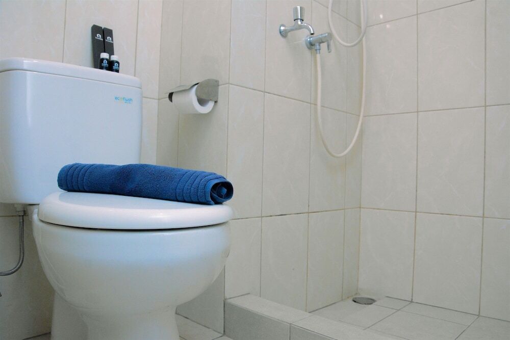Бекаси: Modern and Full Parquette @ Studio Springlake Summarecon Apartment