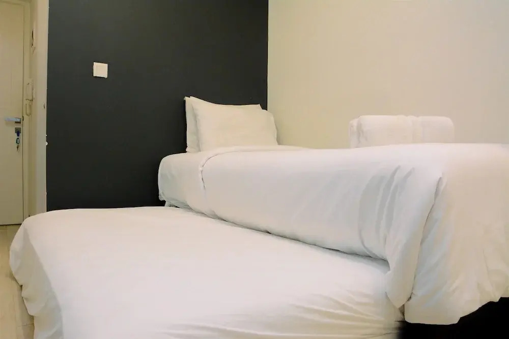 Бекаси: Modern and Full Parquette @ Studio Springlake Summarecon Apartment