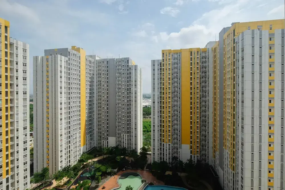 Бекаси: Modern and Full Parquette @ Studio Springlake Summarecon Apartment