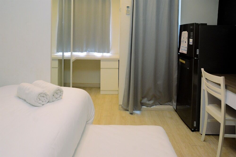 Бекаси: Modern and Full Parquette @ Studio Springlake Summarecon Apartment
