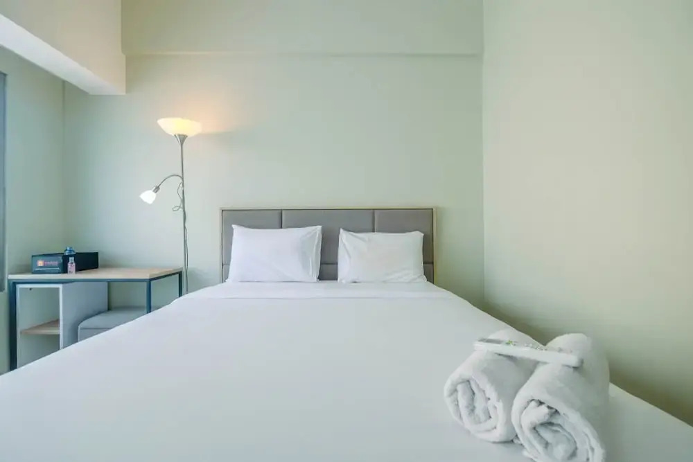 Бекаси: Functional and Minimalist Studio Apartment at Springlake Summarecon