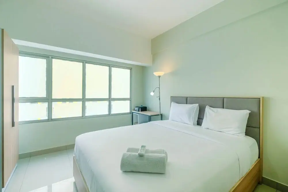 Бекаси: Functional and Minimalist Studio Apartment at Springlake Summarecon