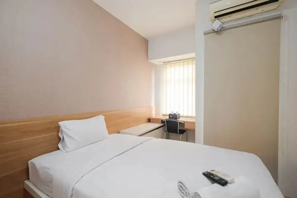Бекаси: Modern Studio with Great Lake View at Springlake Summarecon Apartment