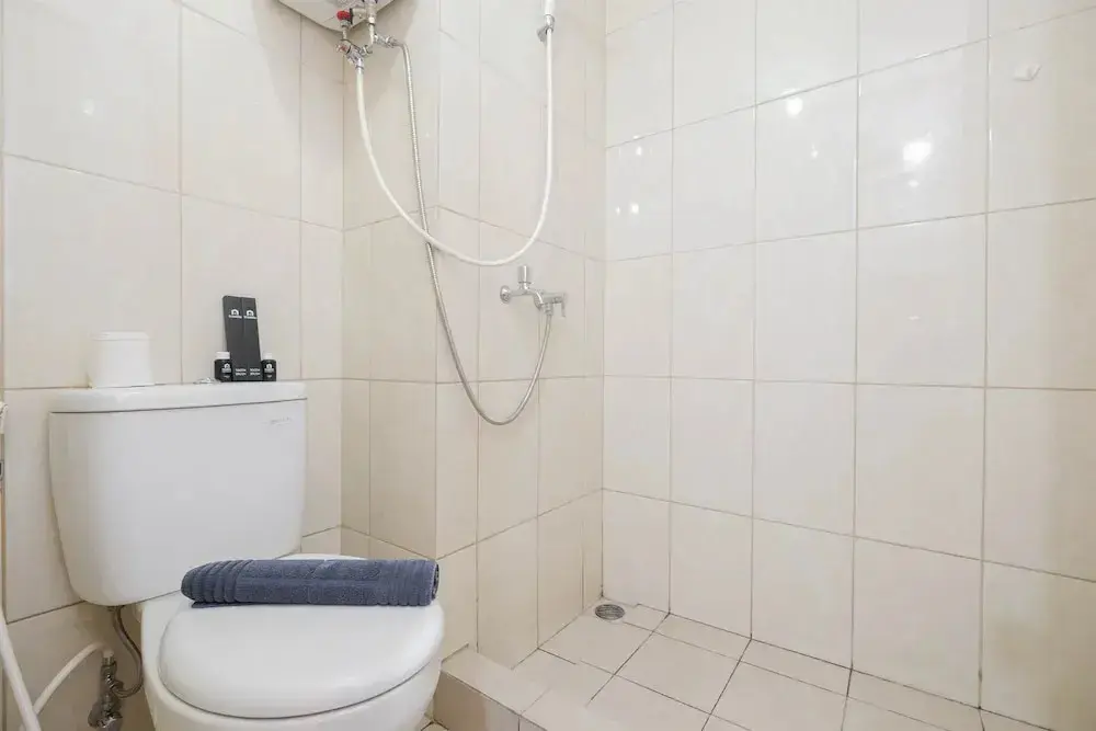 Бекаси: Modern Studio with Great Lake View at Springlake Summarecon Apartment