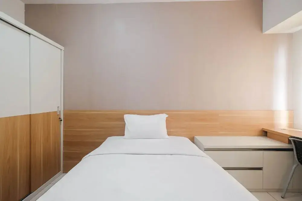 Бекаси: Modern Studio with Great Lake View at Springlake Summarecon Apartment