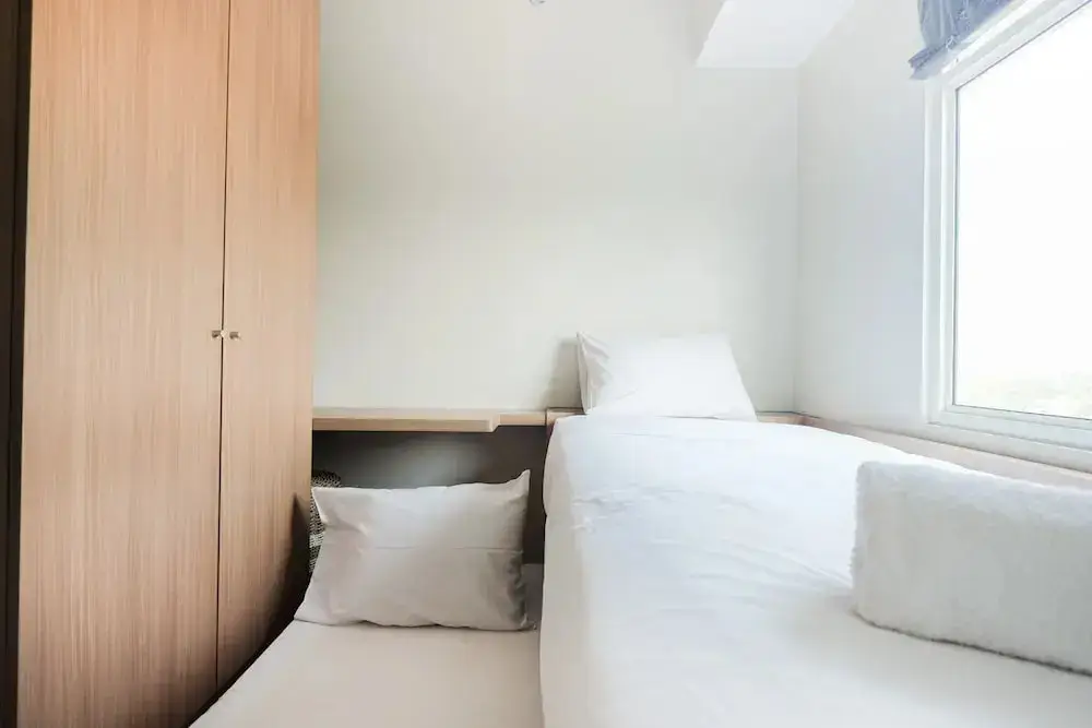 Бекаси: Modern and Bright 2BR Springlake Apartment