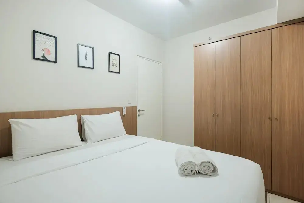 Бекаси: Modern and Bright 2BR Springlake Apartment