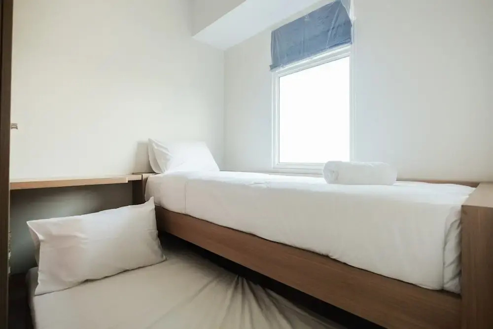 Бекаси: Modern and Bright 2BR Springlake Apartment