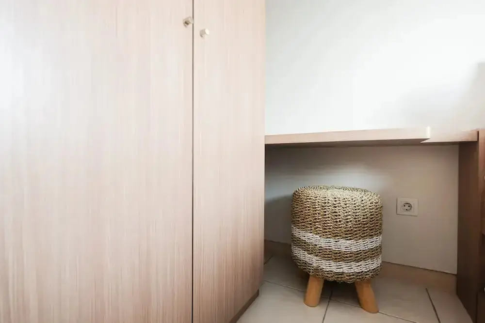 Бекаси: Modern and Bright 2BR Springlake Apartment