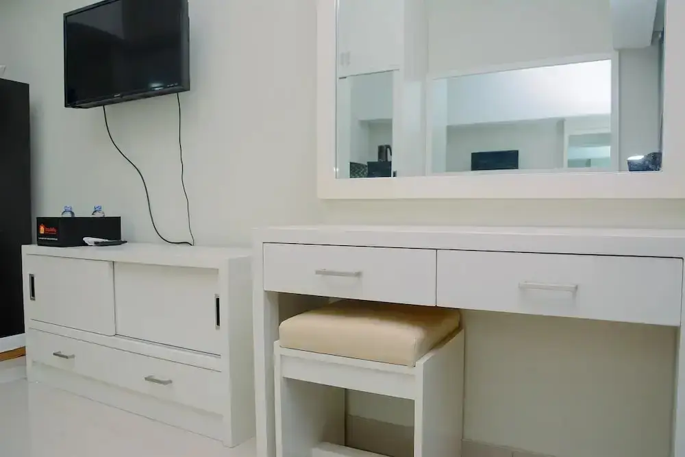 Бекаси: Studio Apartment with Garden View at The Springlake View Summarecon