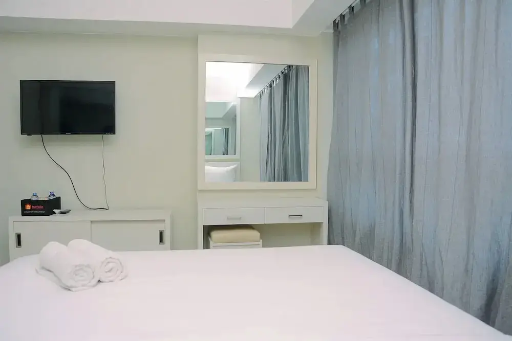 Бекаси: Studio Apartment with Garden View at The Springlake View Summarecon