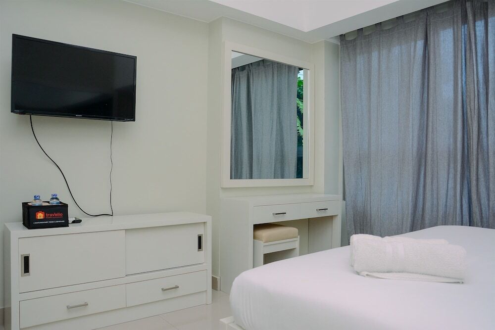 Бекаси: Studio Apartment with Garden View at The Springlake View Summarecon