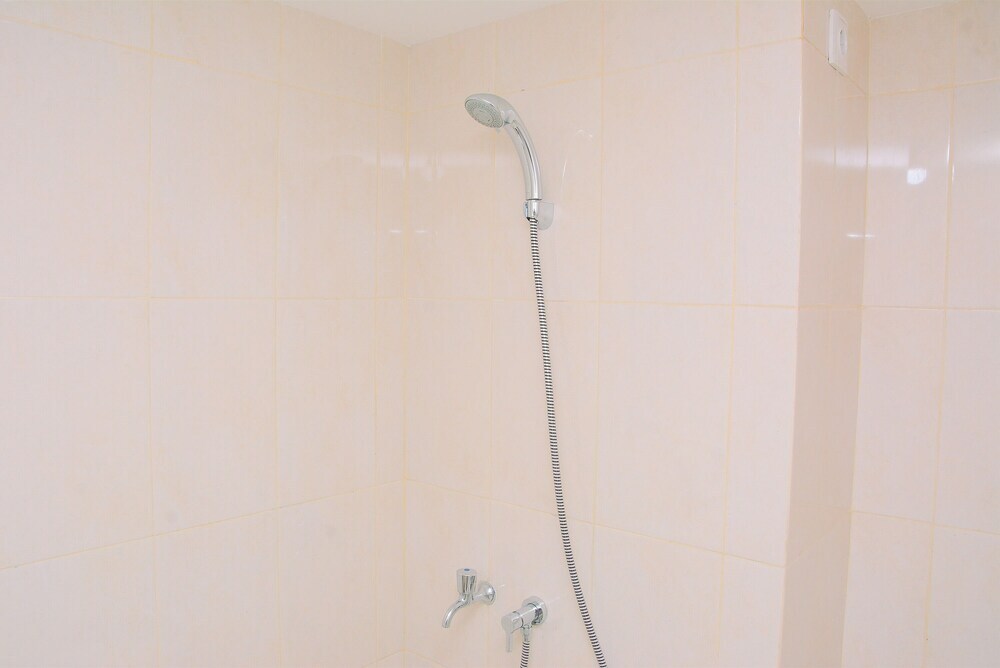 Бекаси: Studio Apartment with Garden View at The Springlake View Summarecon