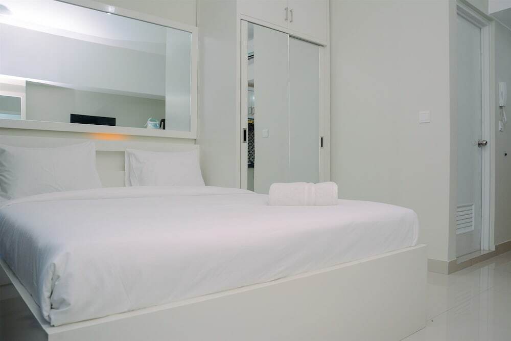 Бекаси: Studio Apartment with Garden View at The Springlake View Summarecon