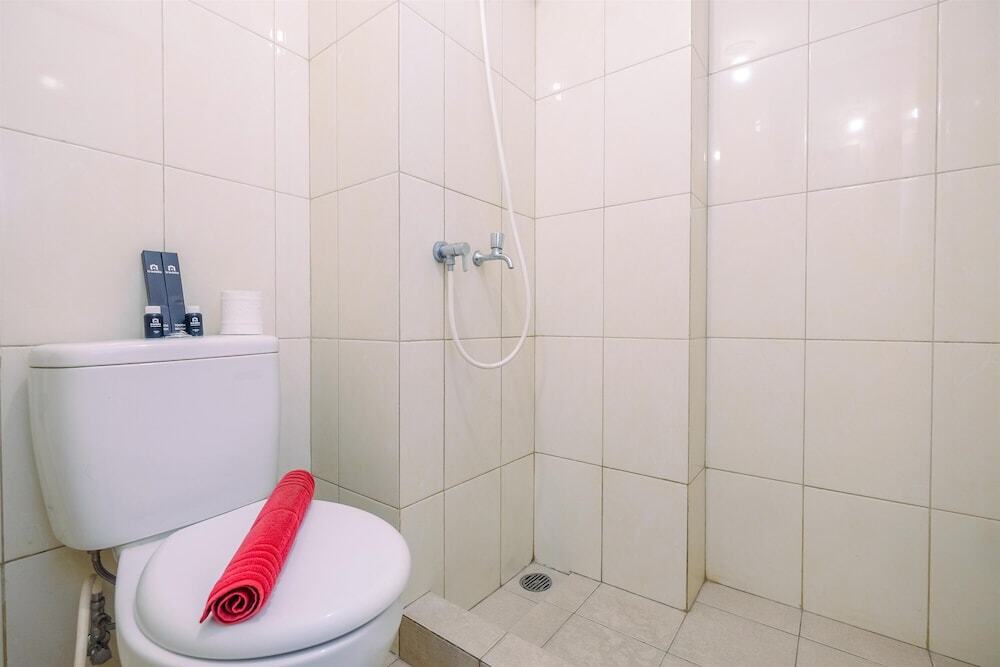 Бекаси: Simply Good Studio Room at Springlake Summarecon Apartment