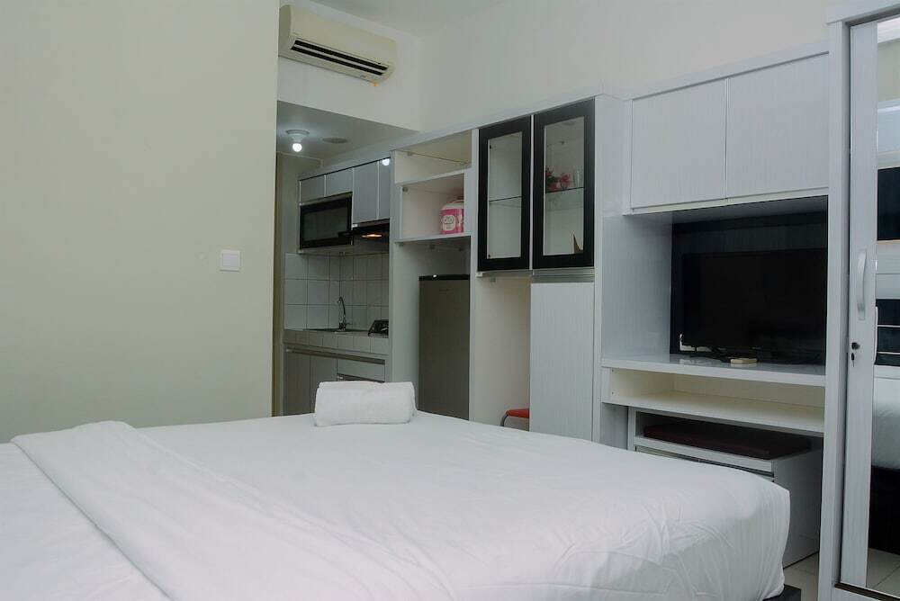 Бекаси: Comfy and Homey Studio at Springlake Summarecon Bekasi Apartment