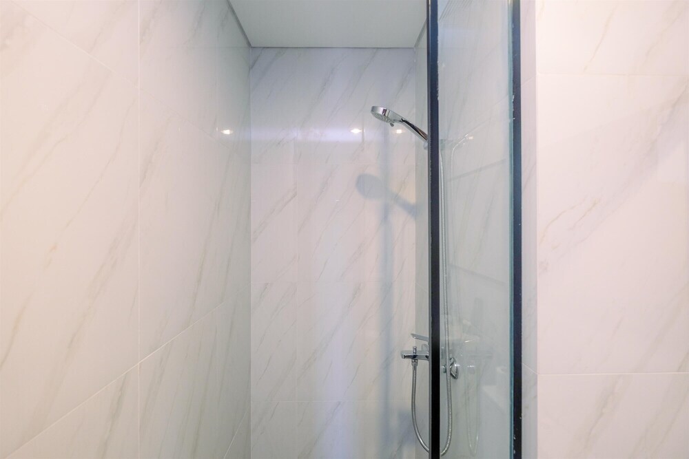 Джакарта: Fabulous Studio Apartment at The Newton Ciputra World 2