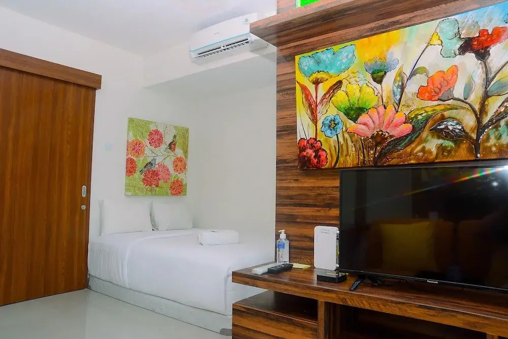Бекаси: Cozy and Simple Living 1BR Grand Kamala Lagoon Apartment