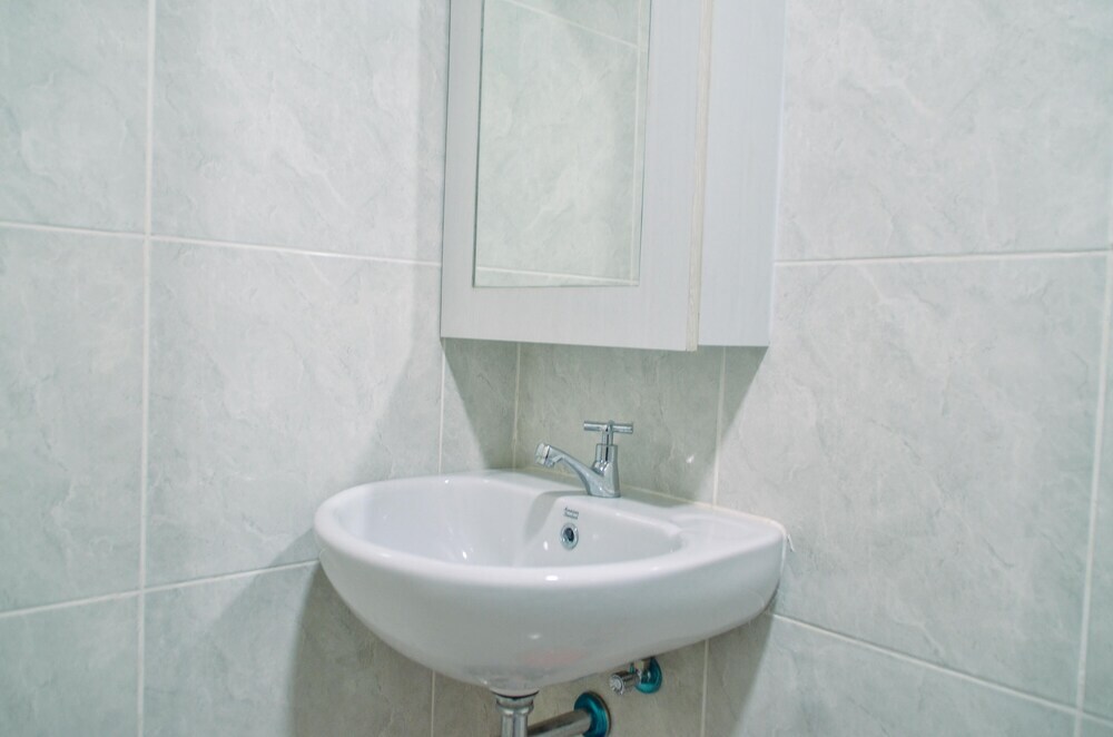 Южный Тангеранг: Cozy Stay Studio at Parkland Avenue Apartment