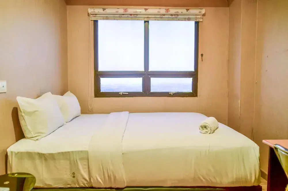 Legok: Nice and Cozy 2BR Apartment at Atria Residence