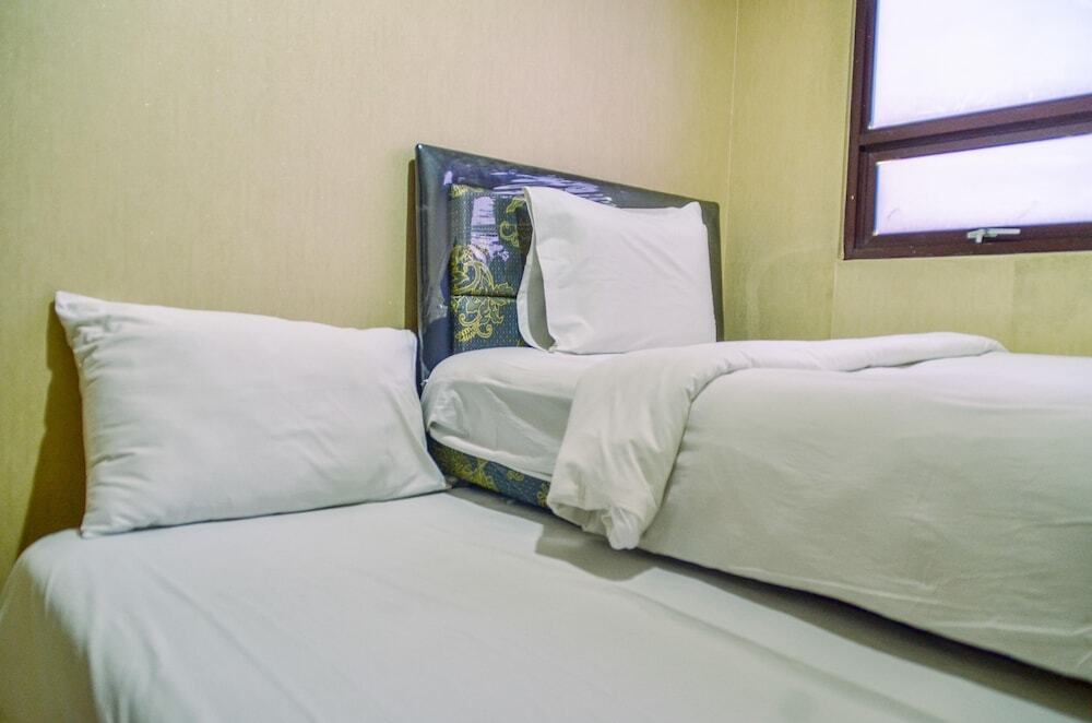Legok: Nice and Cozy 2BR Apartment at Atria Residence