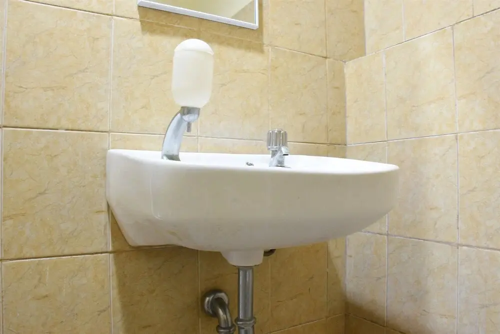 Джакарта: Homey and Simply Studio Room at Kebagusan City Apartment