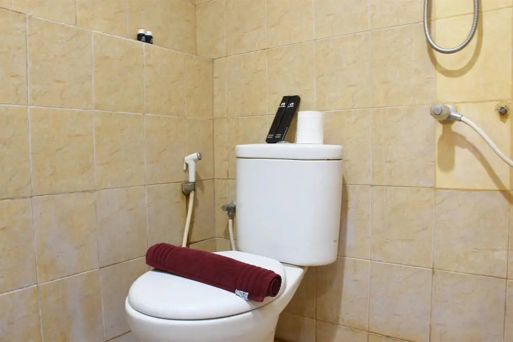 Джакарта: Homey and Simply Studio Room at Kebagusan City Apartment