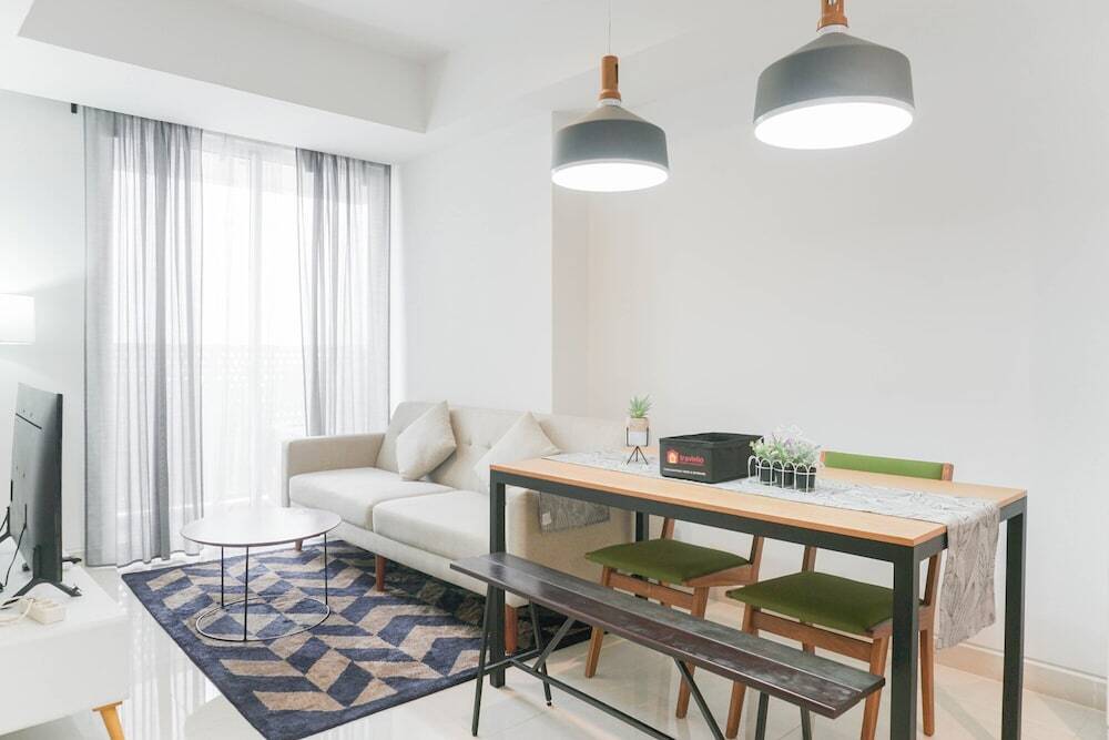 Джакарта: Luxurious 2BR at West Vista Apartment