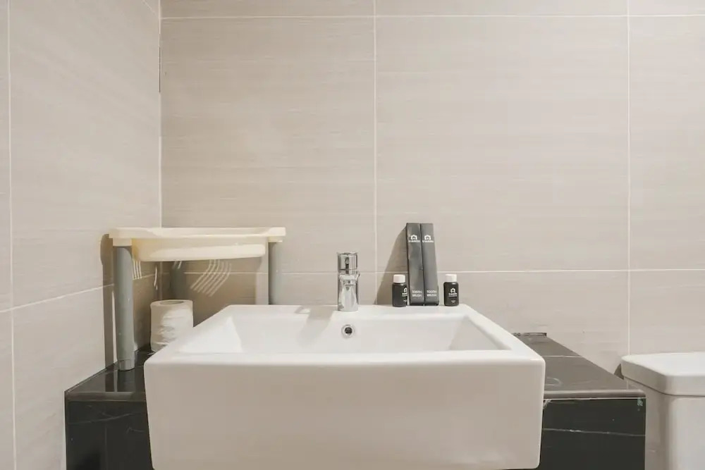 Джакарта: Luxurious 2BR at West Vista Apartment