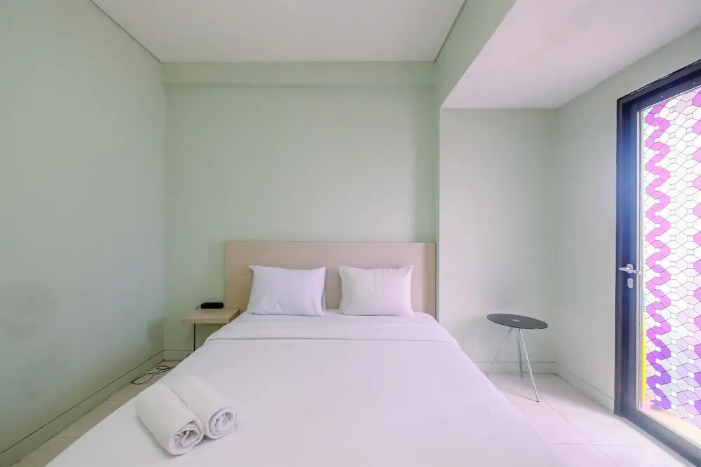 Джакарта: Cozy and Simply Studio at Tamansari Sudirman Apartment
