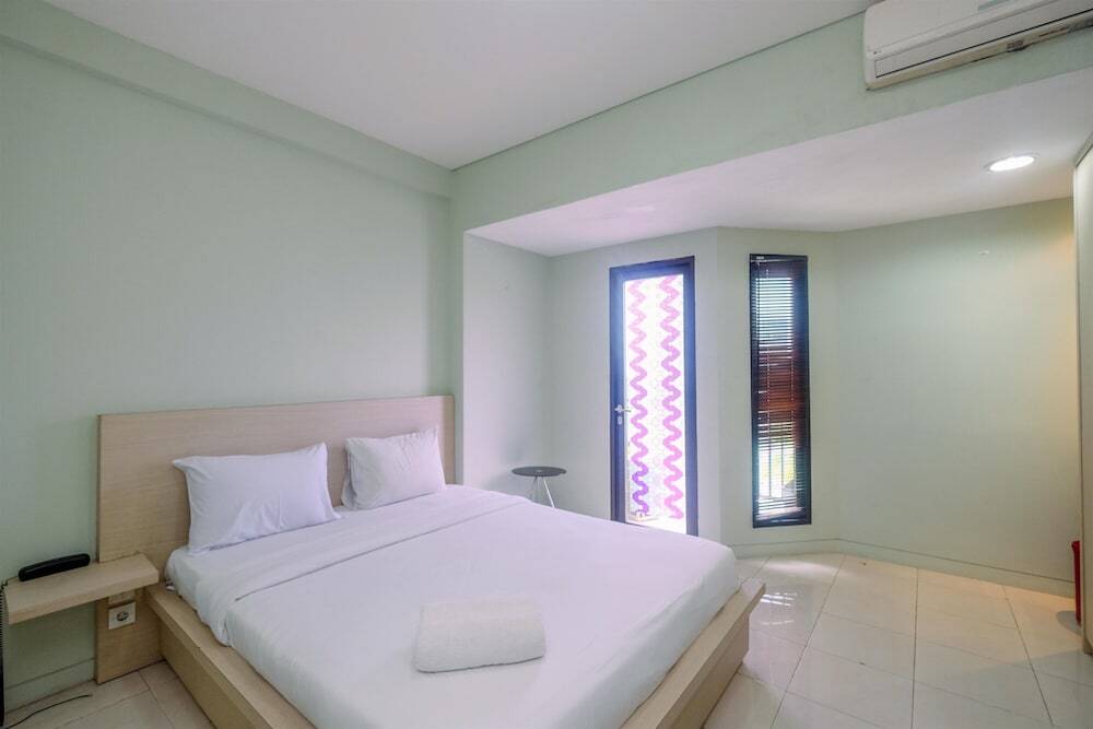 Джакарта: Cozy and Simply Studio at Tamansari Sudirman Apartment
