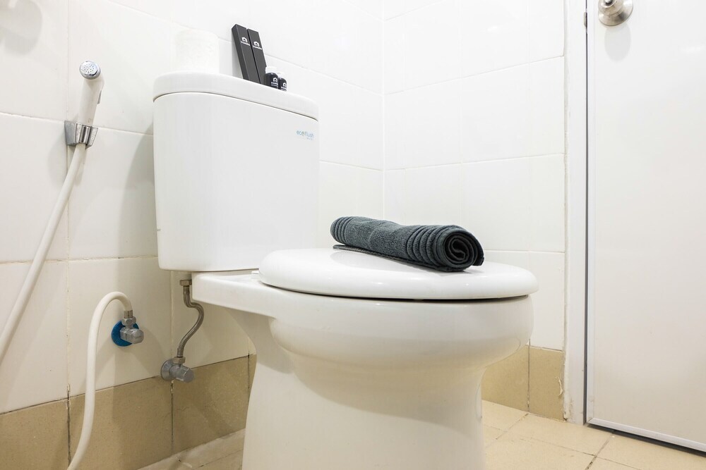 Джакарта: Comfort 2BR at Bassura City Cipinang Apartment