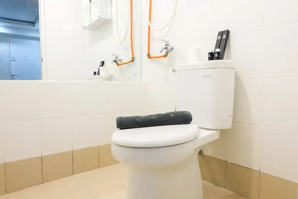 Джакарта: Comfort 2BR at Bassura City Cipinang Apartment