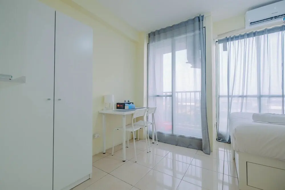 Джакарта: Tifolia Studio Apartment with Double Bed near LRT Station