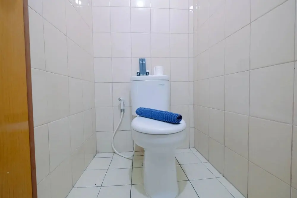Джакарта: Tifolia Studio Apartment with Double Bed near LRT Station