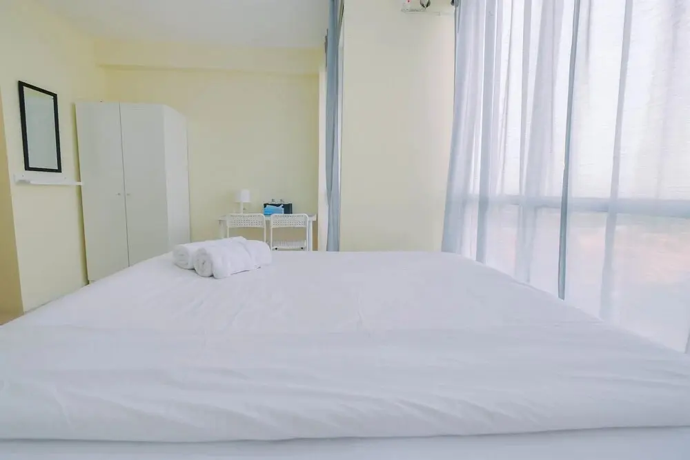 Джакарта: Tifolia Studio Apartment with Double Bed near LRT Station