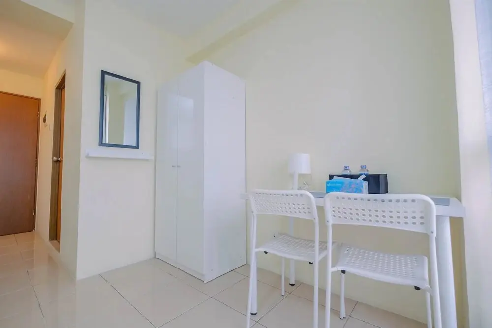 Джакарта: Tifolia Studio Apartment with Double Bed near LRT Station