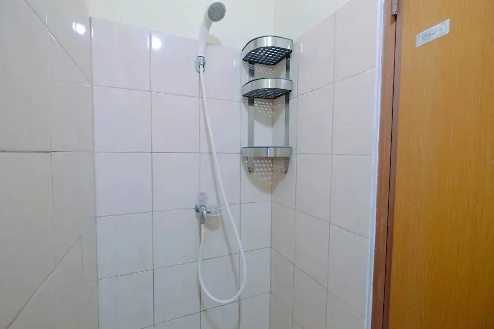 Джакарта: Tifolia Studio Apartment with Double Bed near LRT Station