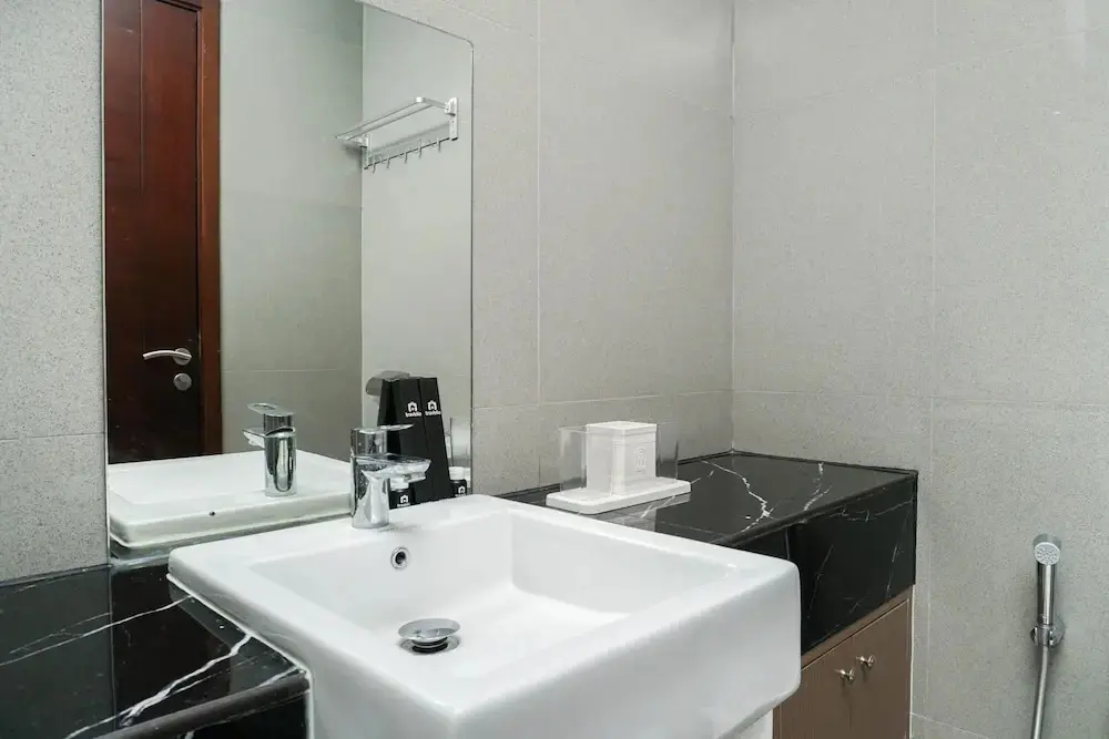 Джакарта: New Furnished Studio West Vista Apartment near Puri Indah