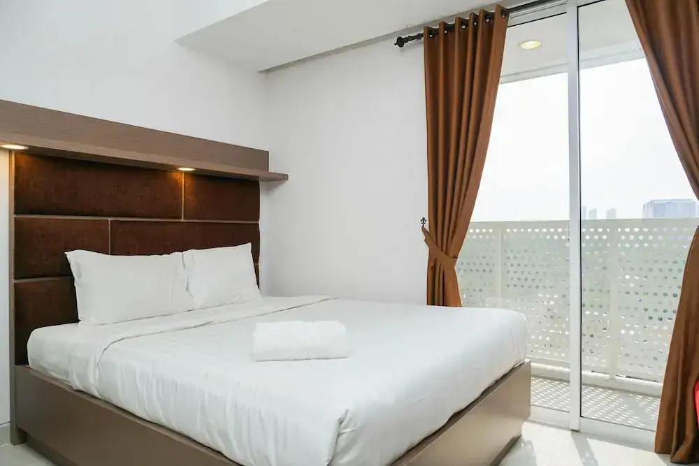 Джакарта: New Furnished Studio West Vista Apartment near Puri Indah