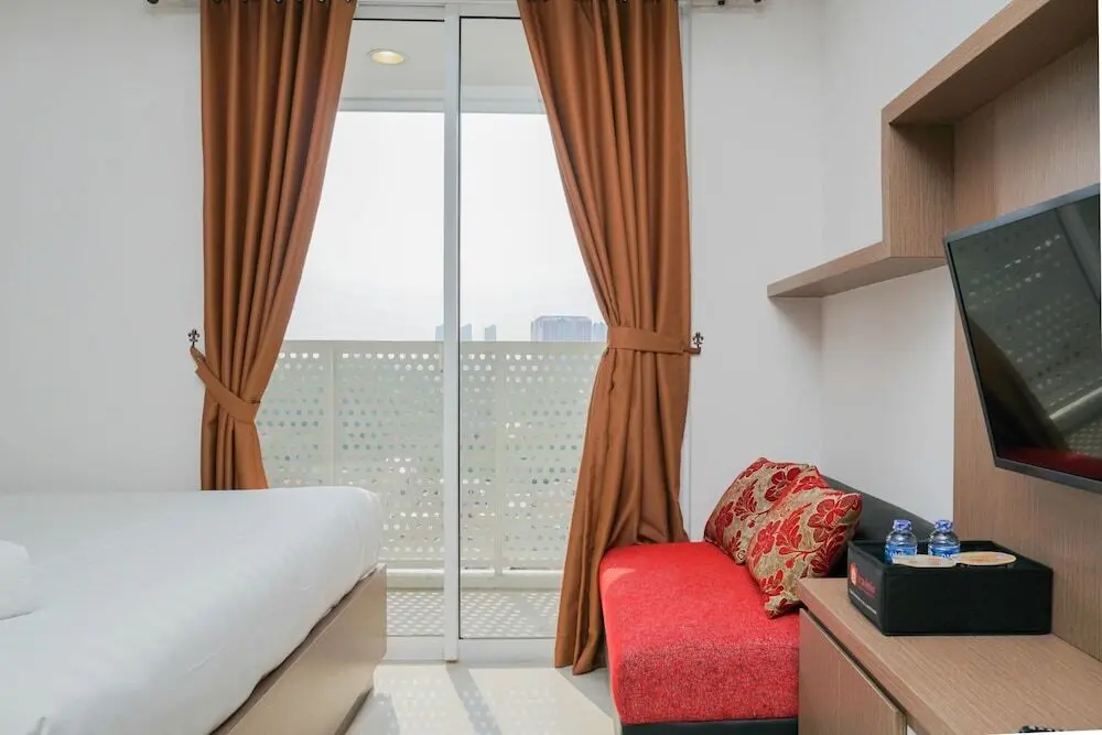 Джакарта: New Furnished Studio West Vista Apartment near Puri Indah